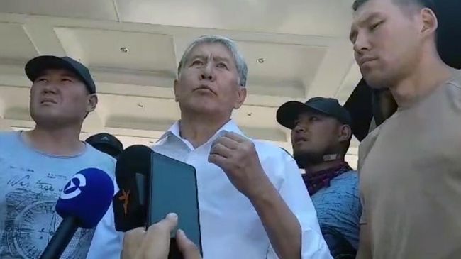 Обращение экс-президента Киргизии Алмазбека Атамбаева. Стоп-кадр видео Обращение экс-президента Киргизии Алмазбека Атамбаева. Стоп-кадр видео
