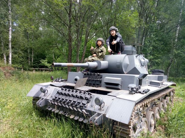 Туристы на танке