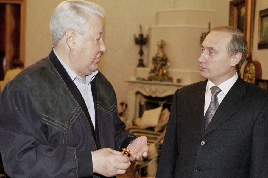 И. о. президента Владимир Путин поздравляет первого президента России Бориса Ельцина с днем рождения И. о. президента Владимир Путин поздравляет первого президента России Бориса Ельцина с днем рождения