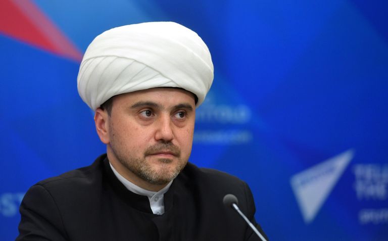 Первый заместитель председателя Духовного управления мусульман РФ Рушан Аббясов на пресс-конференции по итогам лечения Касима Алькадима – героя лучшего снимка конкурса им. Андрея Стенина Первый заместитель председателя Духовного управления мусульман РФ Рушан Аббясов на пресс-конференции по итогам лечения Касима Алькадима – героя лучшего снимка конкурса им. Андрея Стенина