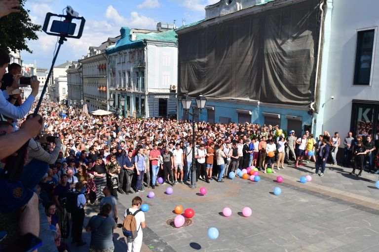 Участники несанкционированной акции в поддержку кандидатов в депутаты Мосгордумы в Москве. 27 июля 2019 Участники несанкционированной акции в поддержку кандидатов в депутаты Мосгордумы в Москве. 27 июля 2019