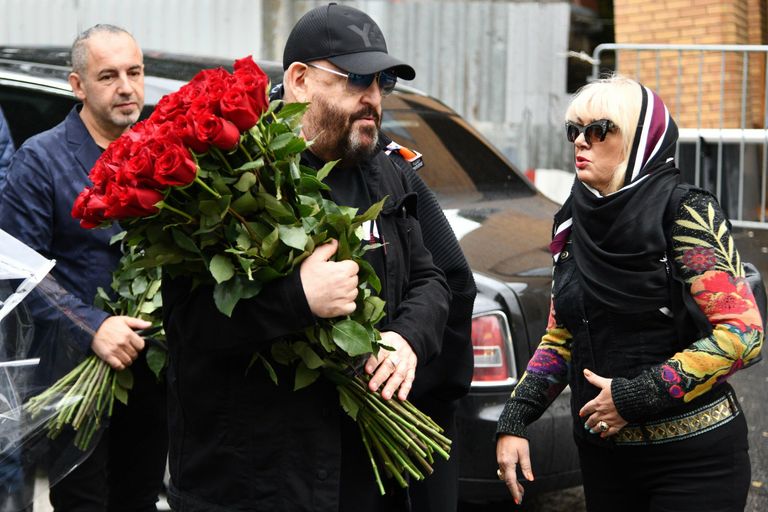 Михаил Шуфутинский во время прощания с певцом Вилли Токаревым в Москве в храме Святителя Николая в Котельниках Михаил Шуфутинский во время прощания с певцом Вилли Токаревым в Москве в храме Святителя Николая в Котельниках