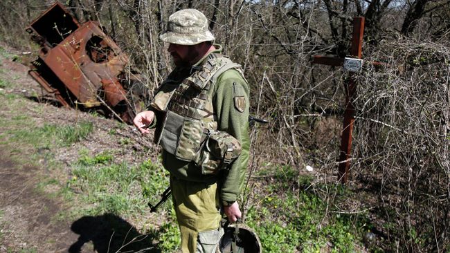 Украинский военный в Луганской области Украинский военный в Луганской области