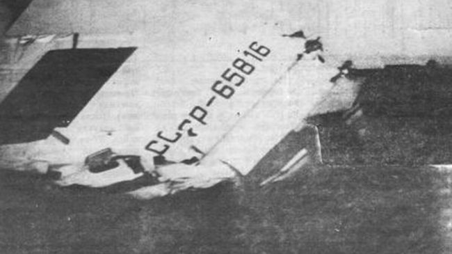 Хвостовая часть Ту-134А с бортовым номером 65816 Молдавского управления гражданской авиации, выполнявшего рейс Челябинск – Воронеж – Кишинев (Молдавия) Хвостовая часть Ту-134А с бортовым номером 65816 Молдавского управления гражданской авиации, выполнявшего рейс Челябинск – Воронеж – Кишинев (Молдавия)