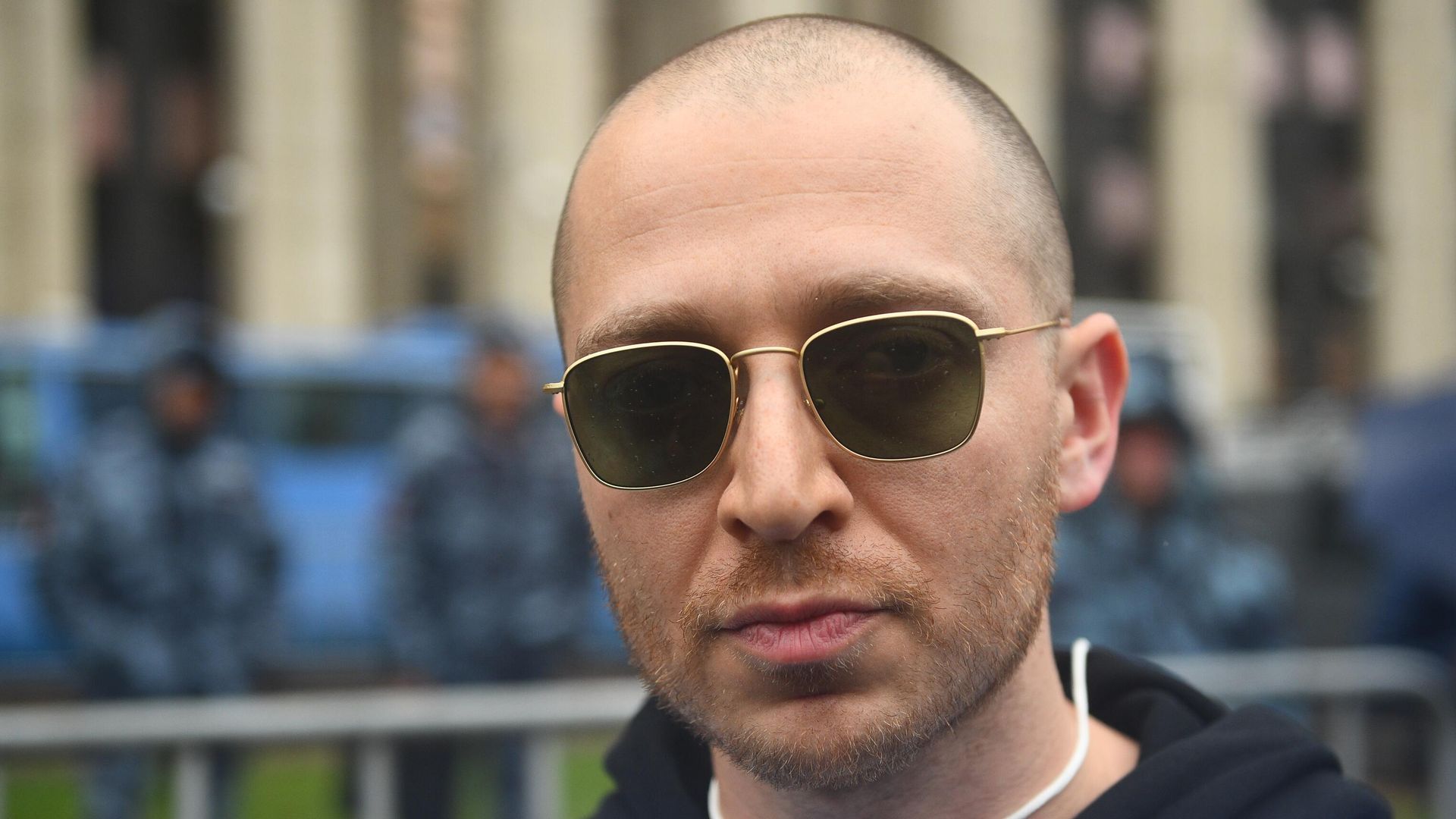 Рэп исполнитель Оксимирон на митинге в поддержку незарегистрированных кандидатов в Мосгордуму на проспекте Академика Сахарова в Москве. 10 августа 2019 Рэп исполнитель Оксимирон на митинге в поддержку незарегистрированных кандидатов в Мосгордуму на проспекте Академика Сахарова в Москве. 10 августа 2019 - РИА Новости, 1920, 29.03.2026