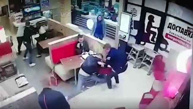 Драка со стрельбой в Бургер Кинге в Петербурге Драка со стрельбой в Бургер Кинге в Петербурге