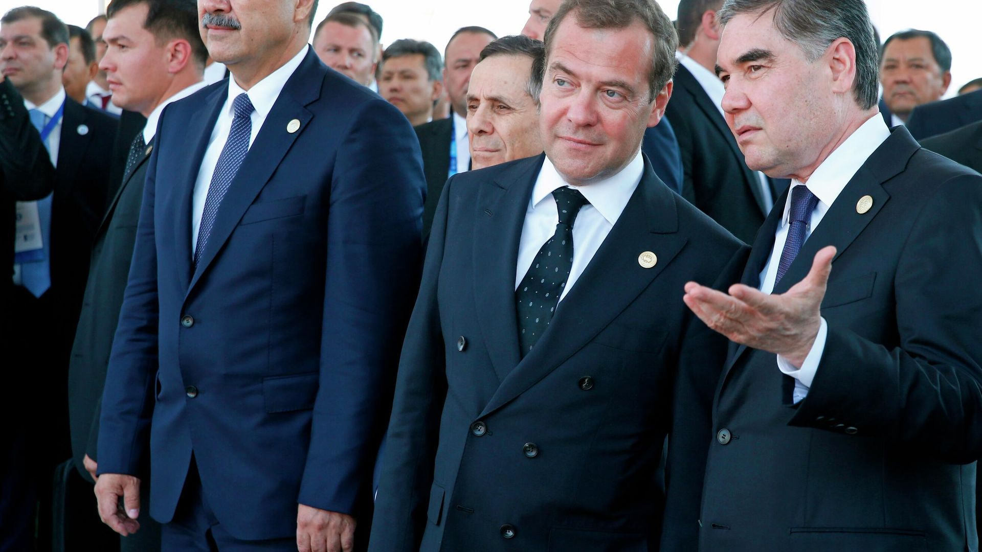 Председатель правительства РФ Дмитрий Медведев и президент Туркмении Гурбангулы Бердымухамедов на Первом Каспийском экономическом форуме. 12 августа 2019 Председатель правительства РФ Дмитрий Медведев и президент Туркмении Гурбангулы Бердымухамедов на Первом Каспийском экономическом форуме. 12 августа 2019 - РИА Новости, 1920, 12.08.2019