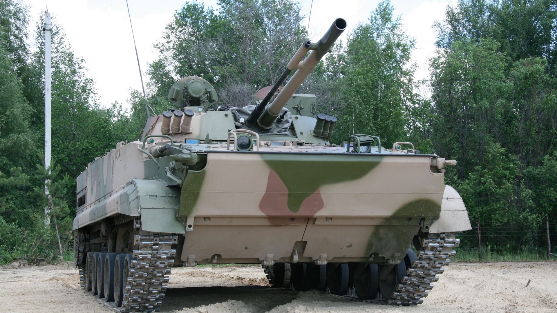 Боевая бронированная гусеничная машина - БМП-3 Боевая бронированная гусеничная машина - БМП-3 - РИА Новости, 1920, 17.09.2025