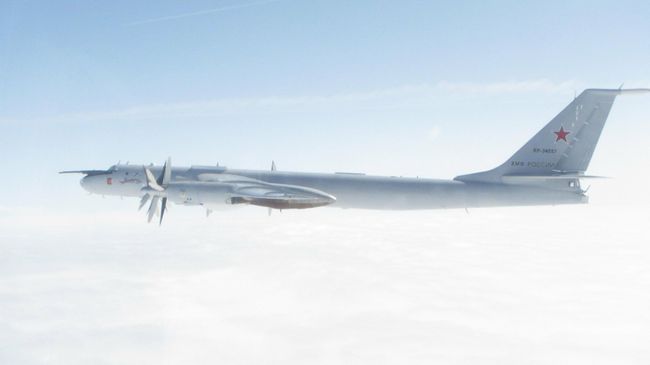 Фото российского Ту-142, опубликованное британскими ВВС Фото российского Ту-142, опубликованное британскими ВВС