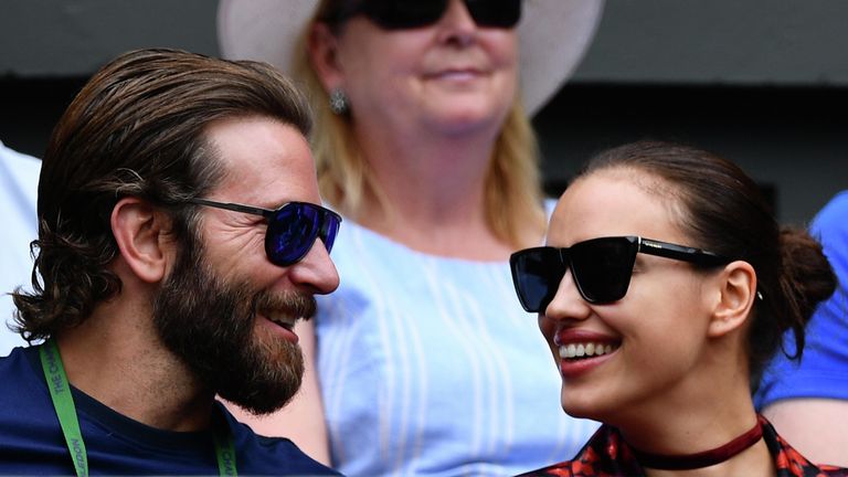 Брэдли Купер и Ирина Шейк на полуфинальном матче Уимблдона. 8 июля 2016