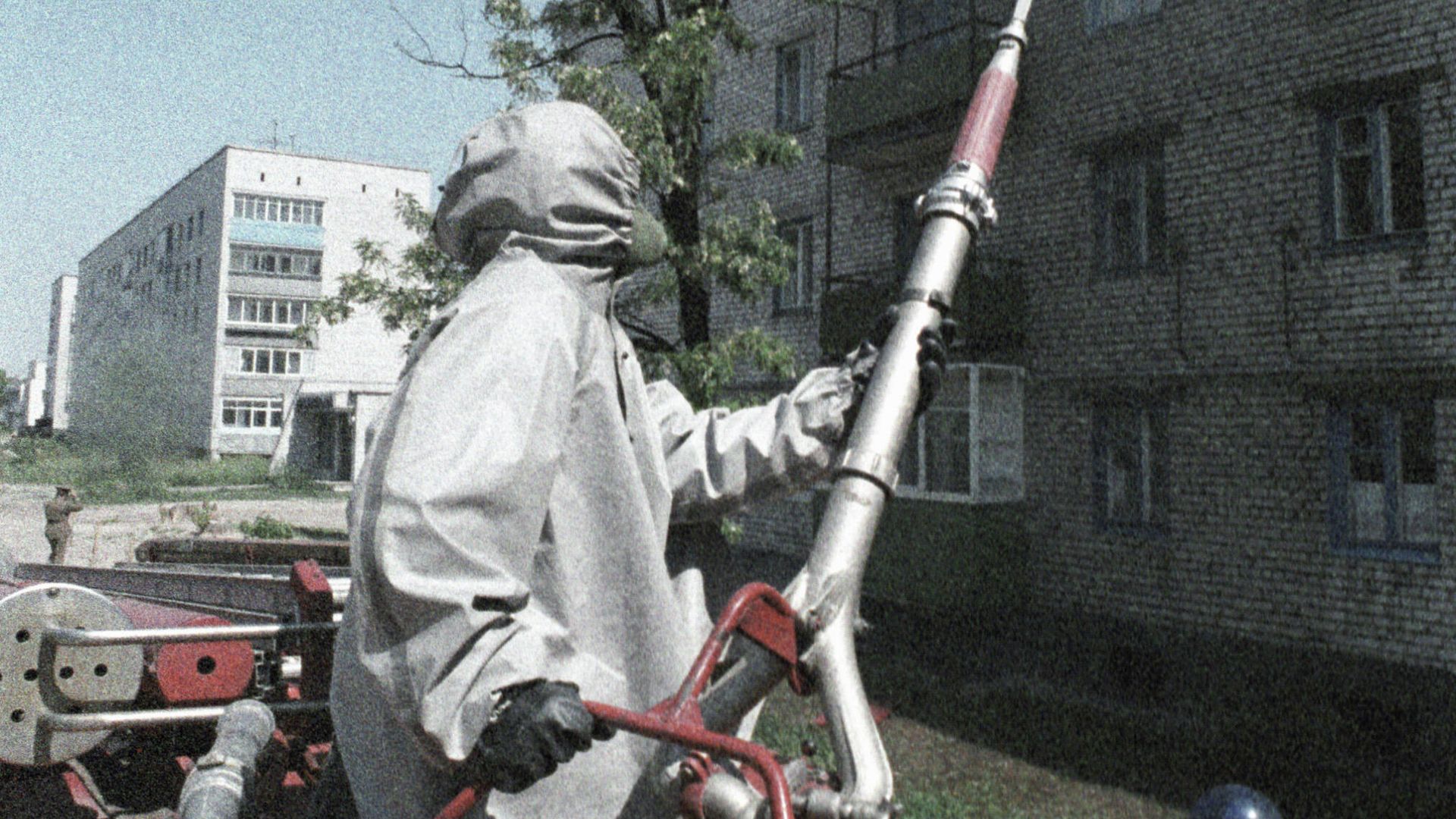 Дезактивация жилых зданий в городе Чернобыле после аварии Дезактивация жилых зданий в городе Чернобыле после аварии - РИА Новости, 1920, 26.04.2020