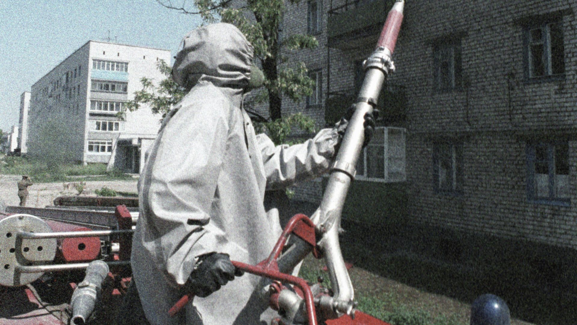 Дезактивация жилых зданий в городе Чернобыле после аварии Дезактивация жилых зданий в городе Чернобыле после аварии - РИА Новости, 1920, 26.04.2021