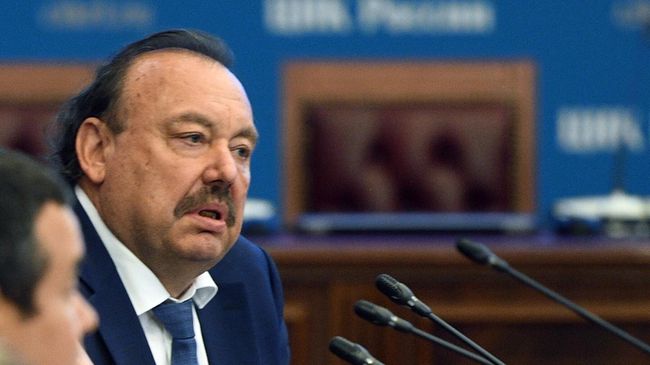 Незарегистрированный кандидат в депутаты Московской городской думы Геннадий Гудков во время встречи с председателем Центральной избирательной комиссии