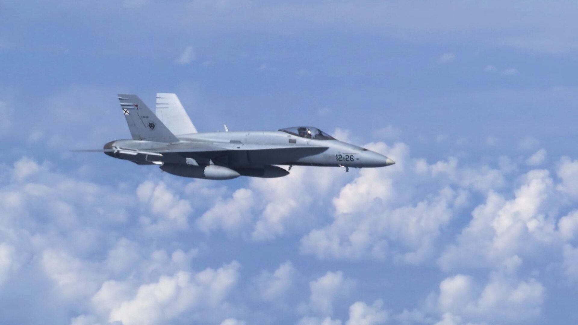 Истребитель НАТО F-18 попытался приблизиться к борту министра обороны РФ С. Шойгу Истребитель НАТО F-18 попытался приблизиться к борту министра обороны РФ С. Шойгу - РИА Новости, 1920, 30.03.2021