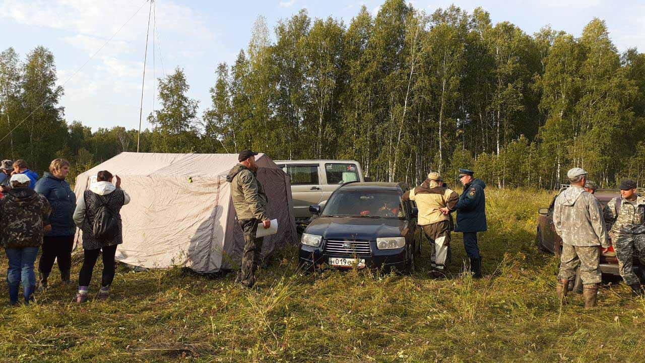 Волонтеры и сотрудники полиции во время поисков Волонтеры и сотрудники полиции во время поисков - РИА Новости, 1920, 14.11.2022