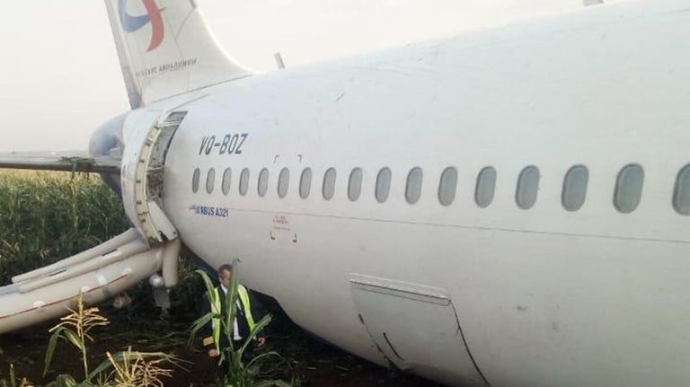 Самолет А-321 с пассажирами на борту совершил жесткую посадку в Подмосковье Самолет А-321 с пассажирами на борту совершил жесткую посадку в Подмосковье