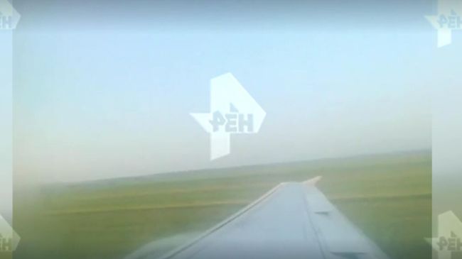 Момент аварийной посадки А321 в Жуковском попал на видео Момент аварийной посадки А321 в Жуковском попал на видео