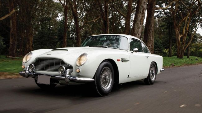 Автомобиль Джеймса Бонда Aston Martin DB5 Автомобиль Джеймса Бонда Aston Martin DB5