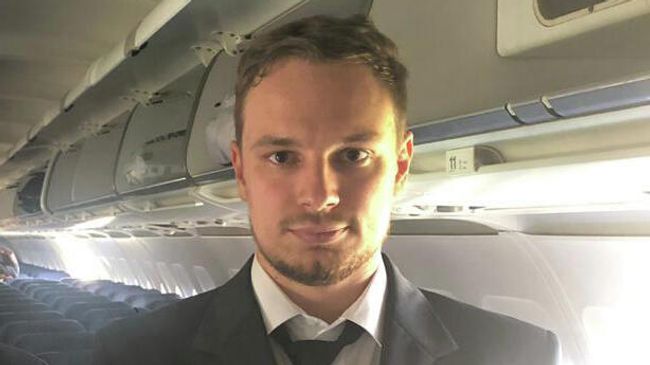 Георгий Мурзин - второй пилот самолета Airbus А-321 авиакомпании Уральские авиалинии, совершившего аварийную посадку в Жуковском Георгий Мурзин - второй пилот самолета Airbus А-321 авиакомпании Уральские авиалинии, совершившего аварийную посадку в Жуковском