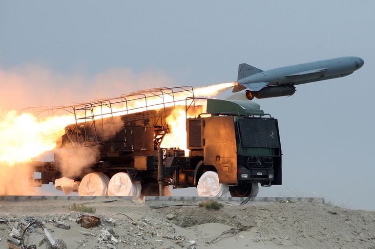 Запуск иранской ракеты Saeqeh неподалеку от Ормузского пролива. 2010 год 