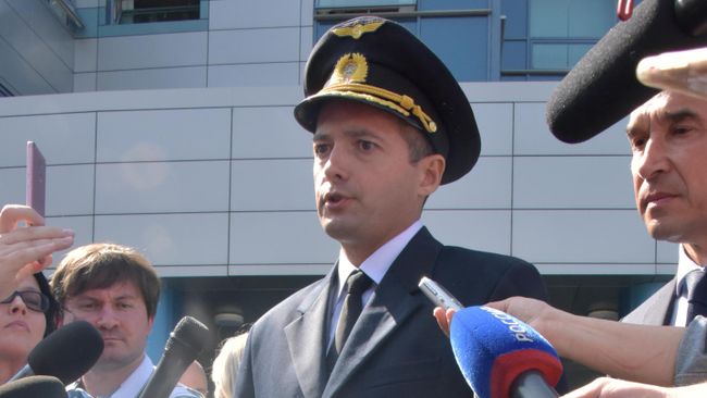 Командир аварийно севшего в поле лайнера Airbus А321 авиакомпании Уральские авиалинии Дамир Юсупов