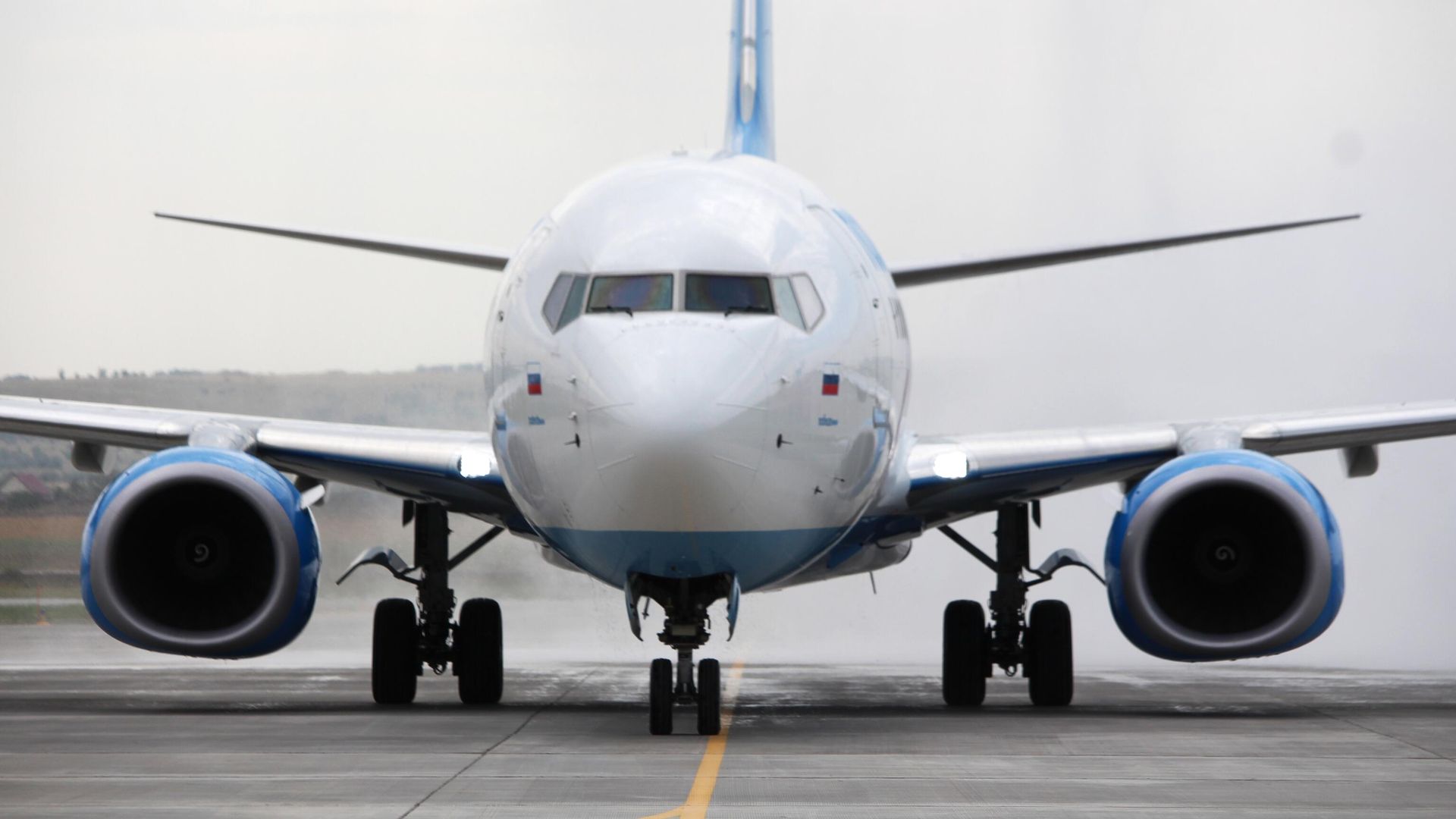 Самолет Boeing 737-800 авиакомпании Победа в международном аэропорту Гагарин в Саратовской области Самолет Boeing 737-800 авиакомпании Победа в международном аэропорту Гагарин в Саратовской области - РИА Новости, 1920, 01.03.2021