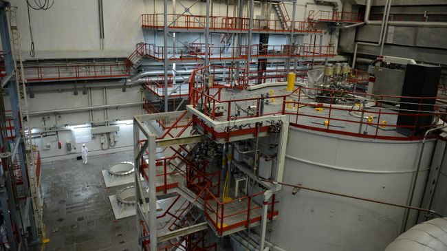 Центральный зал 4-го энергоблока с реактором БН-800 Белоярской атомной электростанции Центральный зал 4-го энергоблока с реактором БН-800 Белоярской атомной электростанции