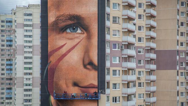 Граффити с Юрием Гагариным на фасаде дома №2 по улице Кутузовская в районе Новая Трехгорка Граффити с Юрием Гагариным на фасаде дома №2 по улице Кутузовская в районе Новая Трехгорка