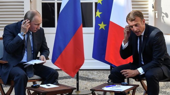 Встреча Владимира Путина и Эммануэля Макрона во Франции. 19 августа 2019 Встреча Владимира Путина и Эммануэля Макрона во Франции. 19 августа 2019