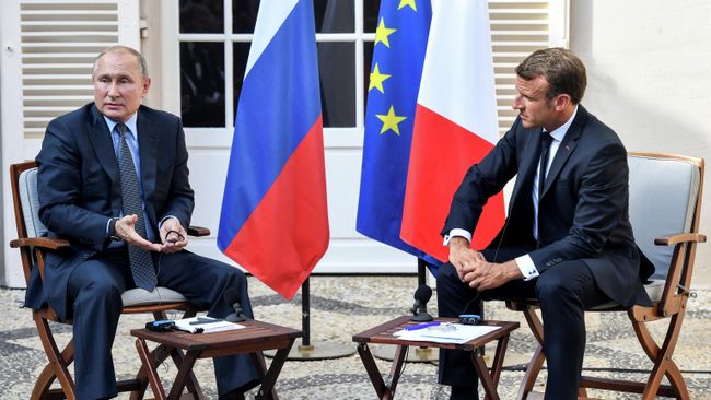 Встреча Владимира Путина и Эммануэля Макрона во Франции. 19 августа 2019 Встреча Владимира Путина и Эммануэля Макрона во Франции. 19 августа 2019
