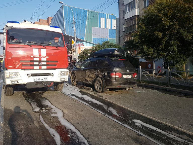 На месте ДТП на улице Малышева в Екатеринбурге. 4 августа 2019