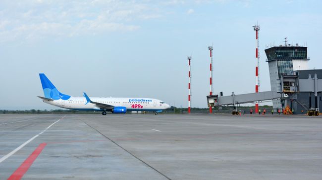 Самолет Boeing 737-800 авиакомпании Победа в международном аэропорту Гагарин Самолет Boeing 737-800 авиакомпании Победа в международном аэропорту Гагарин