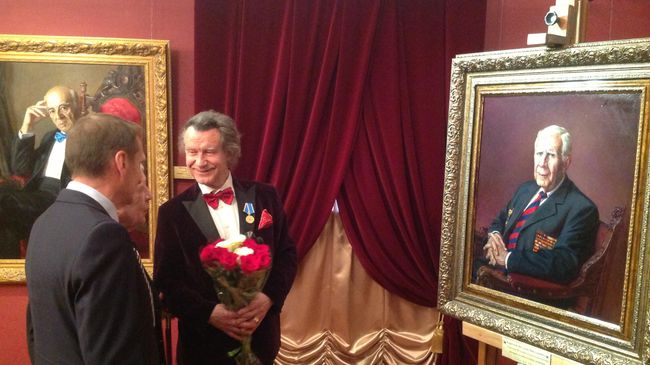 директор СВР Сергей Нарышкин, ветеран СВР Виталий Коротков и народный художник СССР Александр Шилов