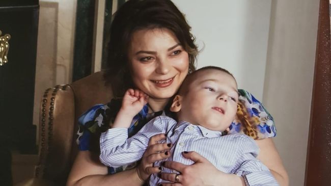 Екатерина Коннова с сыном Арсением Екатерина Коннова с сыном Арсением