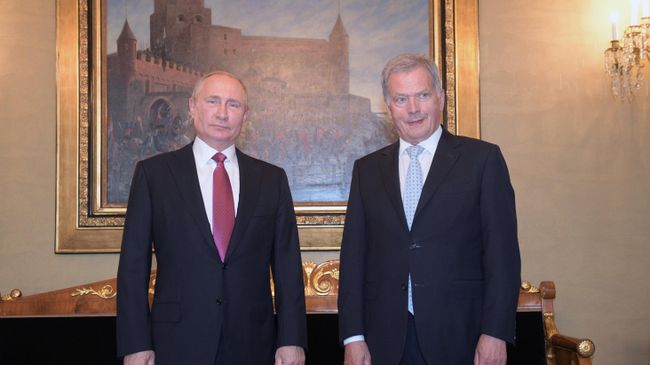 Президент РФ Владимир Путин и президент Финляндии Саули Ниинистё во время встречи в президентском дворце в Хельсинки Президент РФ Владимир Путин и президент Финляндии Саули Ниинистё во время встречи в президентском дворце в Хельсинки