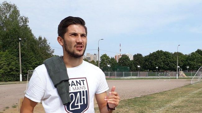 Полузащитник Зенита Алексей Сутормин Полузащитник Зенита Алексей Сутормин