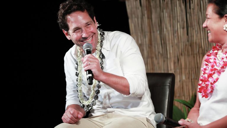 Американский актер Пол Радд на сцене после получения премии Nova на Maui Film Festival Американский актер Пол Радд на сцене после получения премии Nova на Maui Film Festival
