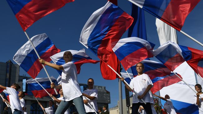 Празднование Дня государственного флага России Празднование Дня государственного флага России