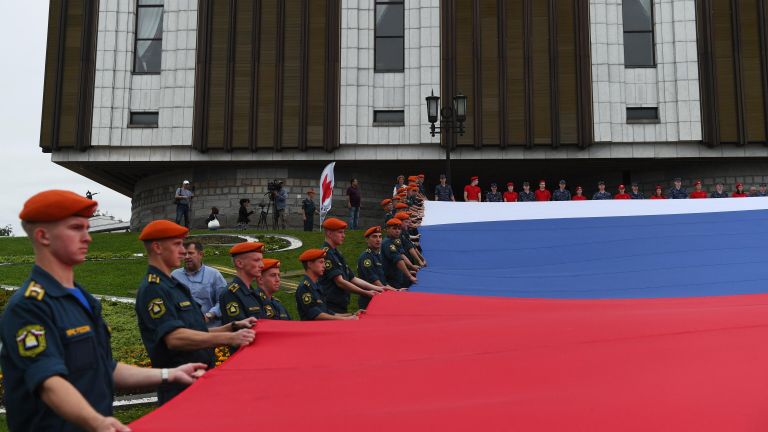 Флешмоб в честь Дня государственного флага России на площади Парка Победы на Поклонной горе Флешмоб в честь Дня государственного флага России на площади Парка Победы на Поклонной горе