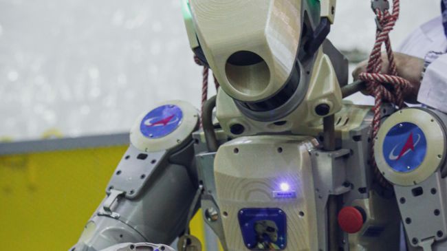 Подготовка робота Skybot F-850 (робота Федора) на Байконуре к полету к МКС Подготовка робота Skybot F-850 (робота Федора) на Байконуре к полету к МКС