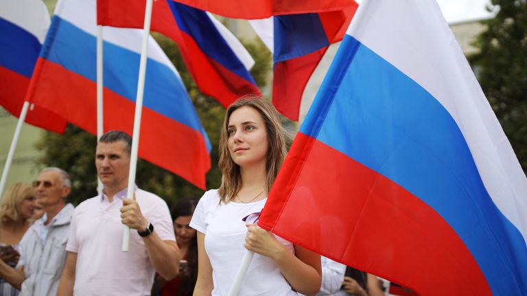 Участники празднования Дня государственного флага Российской Федерации в Краснодаре Участники празднования Дня государственного флага Российской Федерации в Краснодаре
