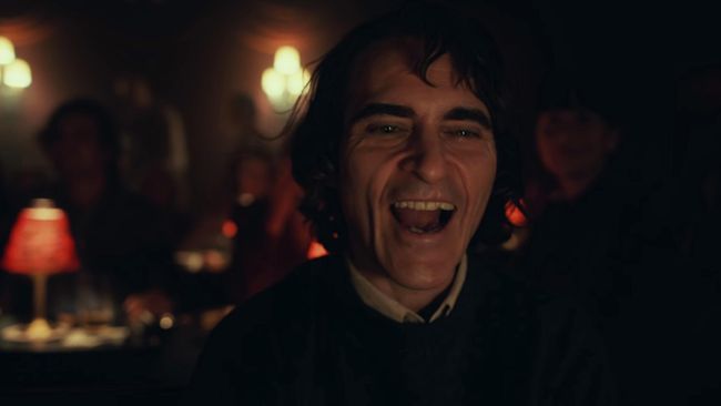 Хоакин Феникс в трейлере к фильму Джокер Хоакин Феникс в трейлере к фильму Джокер