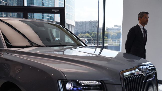 Автомобиль Aurus Senat в первом шоуруме в деловом центре Москва-Сити Автомобиль Aurus Senat в первом шоуруме в деловом центре Москва-Сити