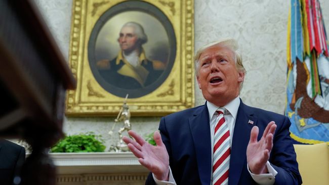 Президент США Дональд Трамп отвечает на вопросы журналистов Президент США Дональд Трамп отвечает на вопросы журналистов