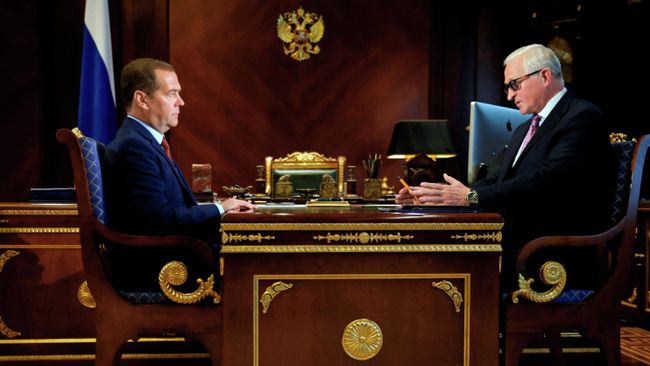 Председатель правительства Дмитрий Медведев и президент РСПП Александр Шохин во время встречи. 23 августа 2019 Председатель правительства Дмитрий Медведев и президент РСПП Александр Шохин во время встречи. 23 августа 2019