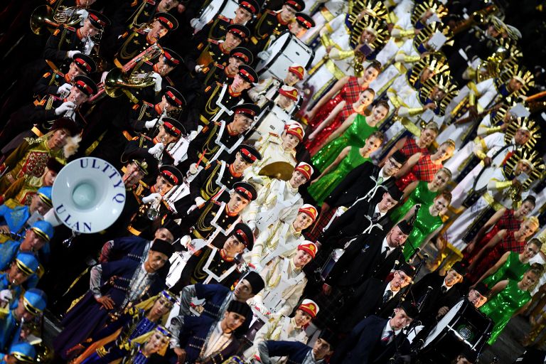Участники торжественной церемонии открытия XII Международного военно-музыкального фестиваля Спасская башня на Красной площади в Москве Участники торжественной церемонии открытия XII Международного военно-музыкального фестиваля Спасская башня на Красной площади в Москве