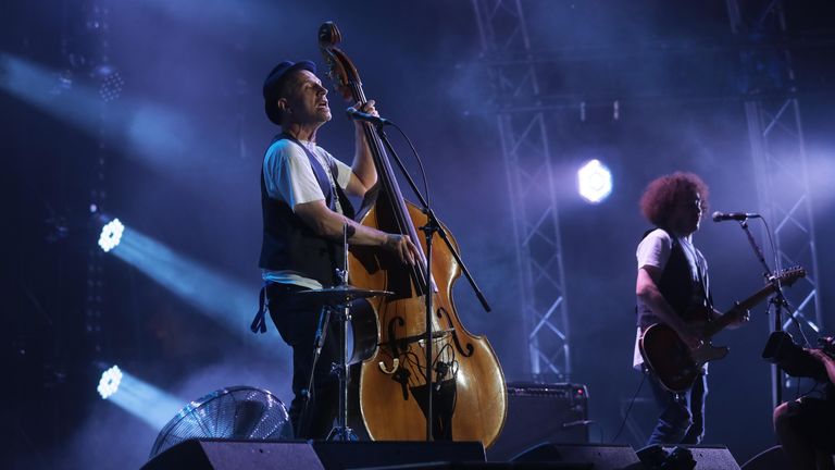Лидер группы Billy’s Band Билли Новик выступает на фестивале Koktebel Jazz Party в Крыму Лидер группы Billy’s Band Билли Новик выступает на фестивале Koktebel Jazz Party в Крыму