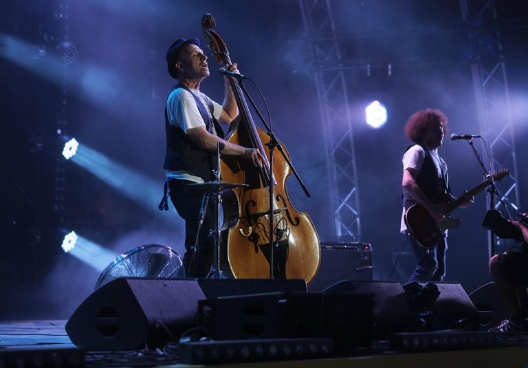 Лидер группы Billy’s Band Билли Новик выступает на фестивале Koktebel Jazz Party в Крыму Лидер группы Billy’s Band Билли Новик выступает на фестивале Koktebel Jazz Party в Крыму