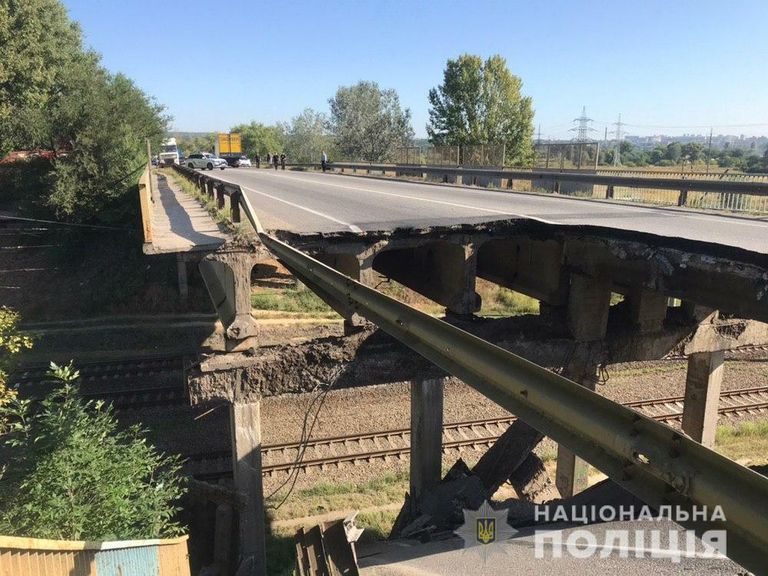 В Харькове обрушился автомобильный мост в районе Лоск. 25 августа 2019 В Харькове обрушился автомобильный мост в районе Лоск. 25 августа 2019