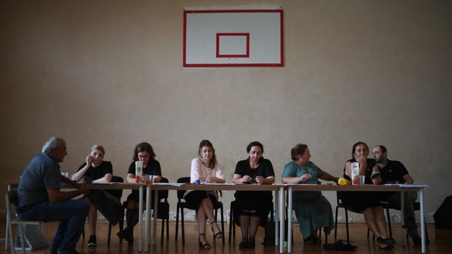 Сотрудники избирательного участка в школе села Ачандара. 25 августа в Абхазии проводятся выборы президента Сотрудники избирательного участка в школе села Ачандара. 25 августа в Абхазии проводятся выборы президента